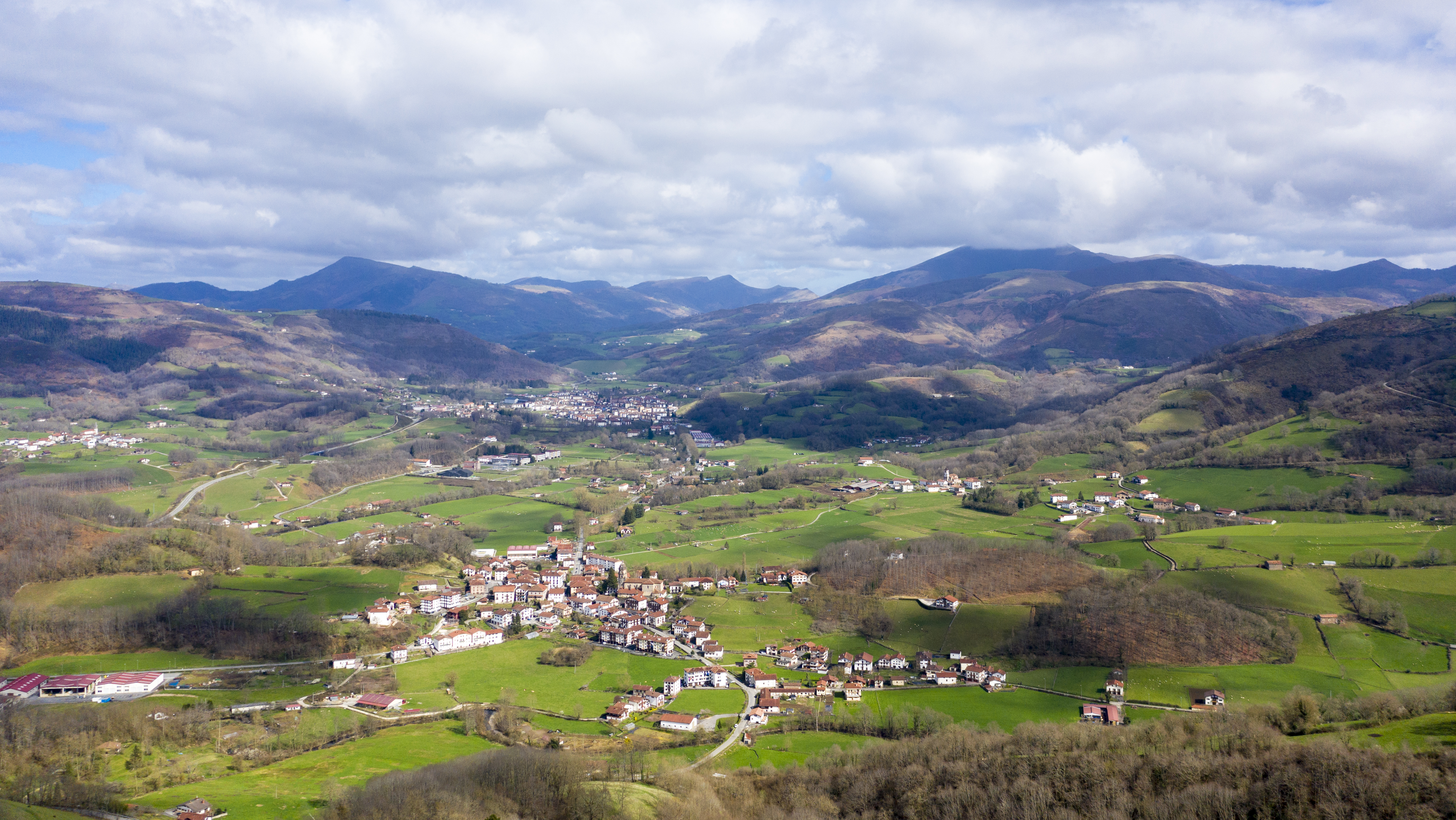 Vista de varios pueblos de Baztan