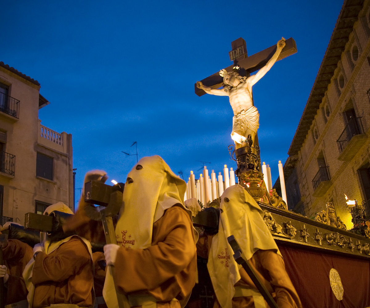 Paso del Crucificado en la procesión barroca de Corella
