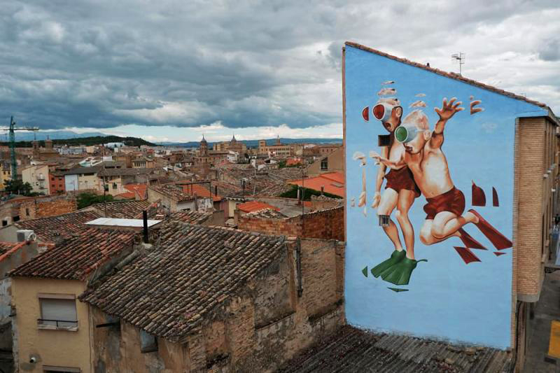 Obra de arte pintada en una pared y vista de Tudela