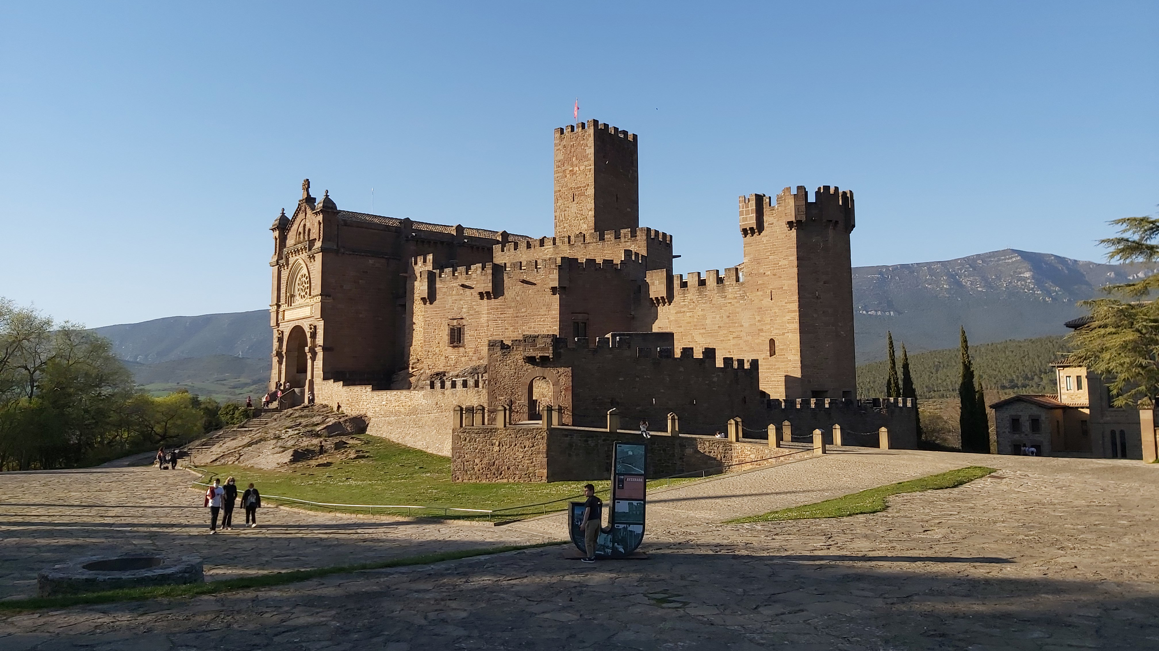 Audio-guided tour of the Castle of Javier