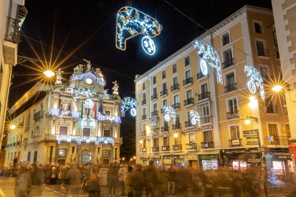 ayuntamiento de Pamplona iluminado