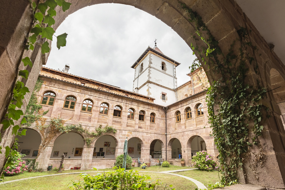 claustro del monasterio de Urdax