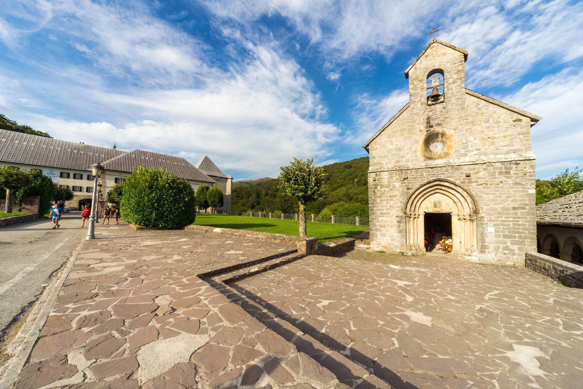 vista de la Colegiata de Roncesvalles