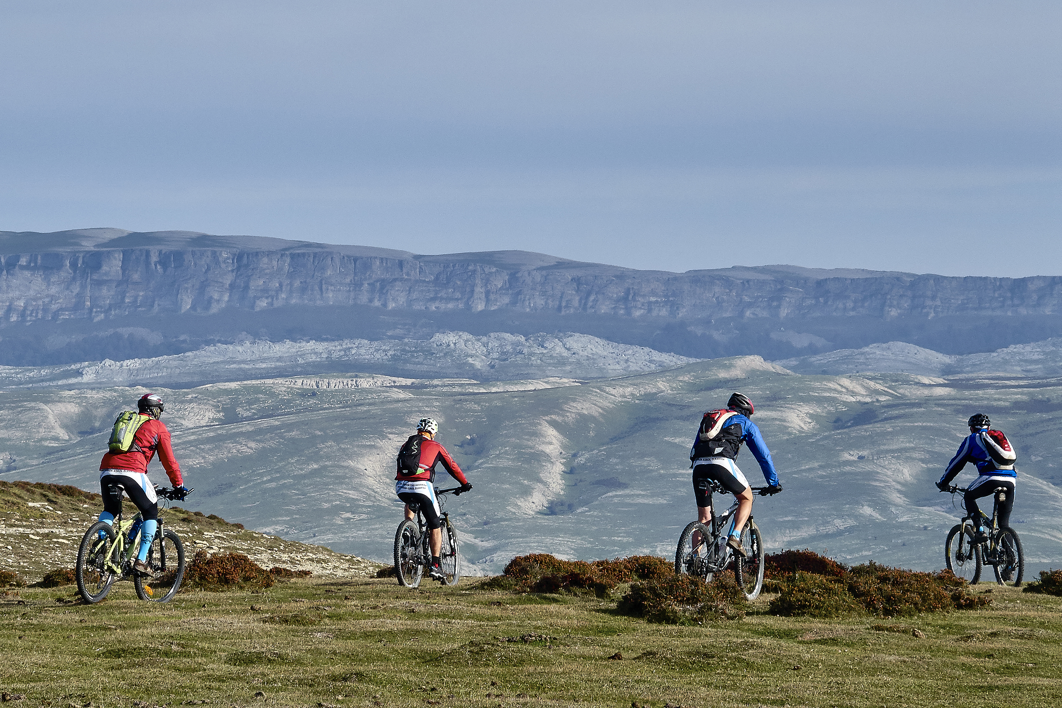 Ciclistas por Urbasa