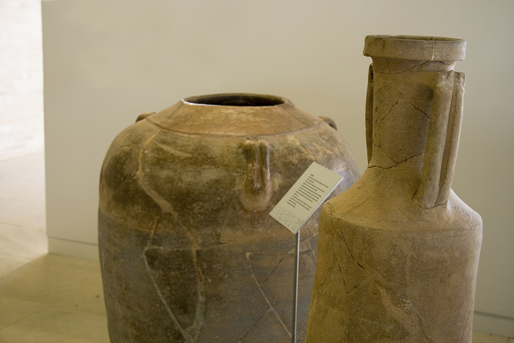 Dos vasijas romanas del museo de Andelos