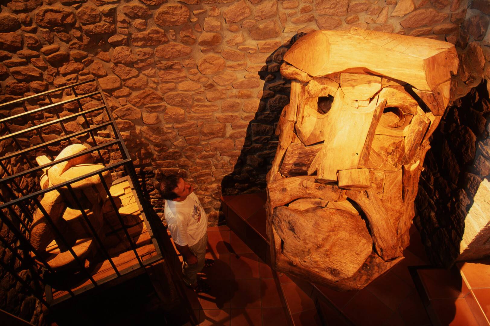 Talla en madera en el Museo Santxotena de Bozate, Arizkun