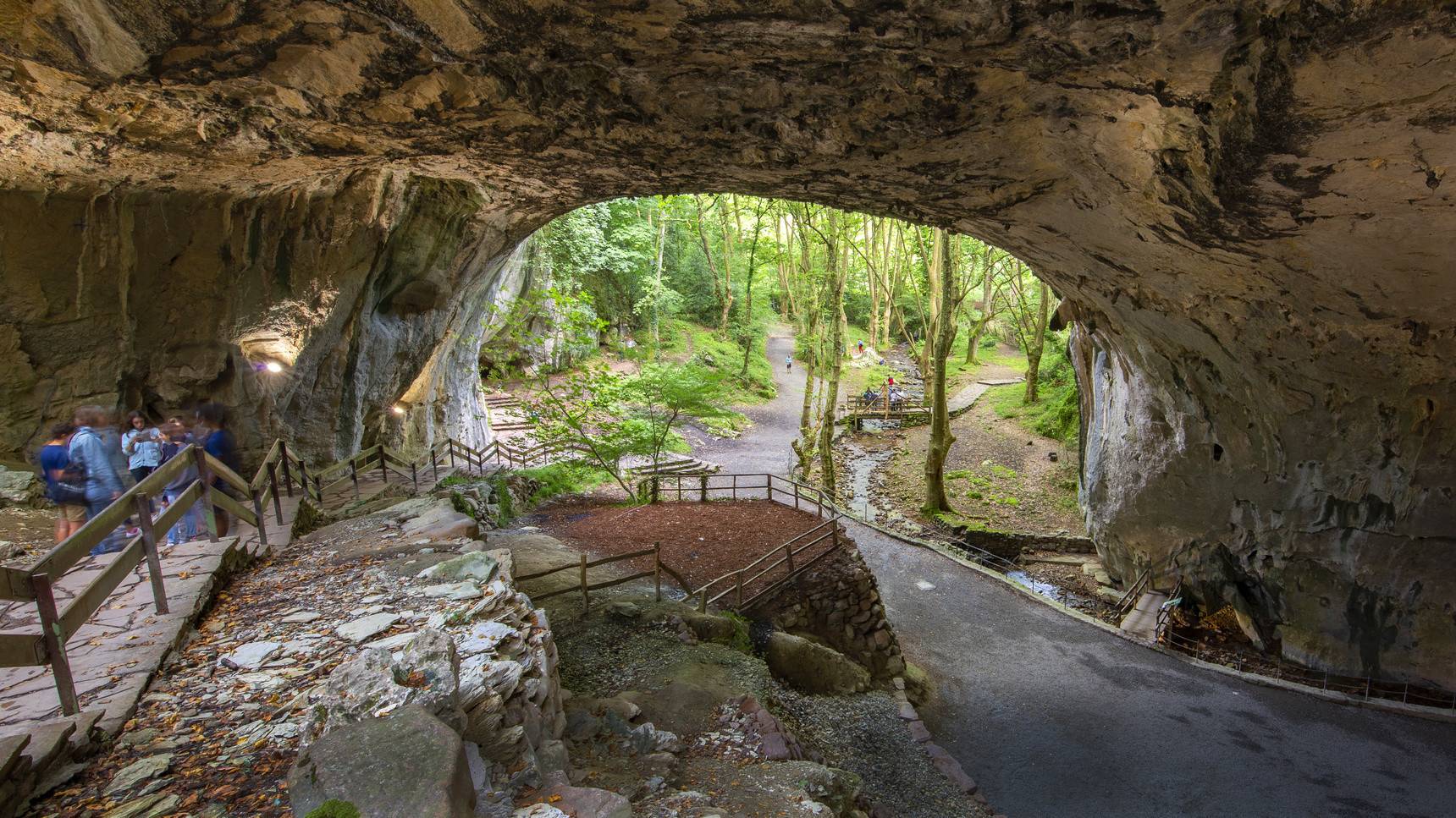 Cuevas de Zugarramurdi, Urdazubi/Urdax y Mendukilo