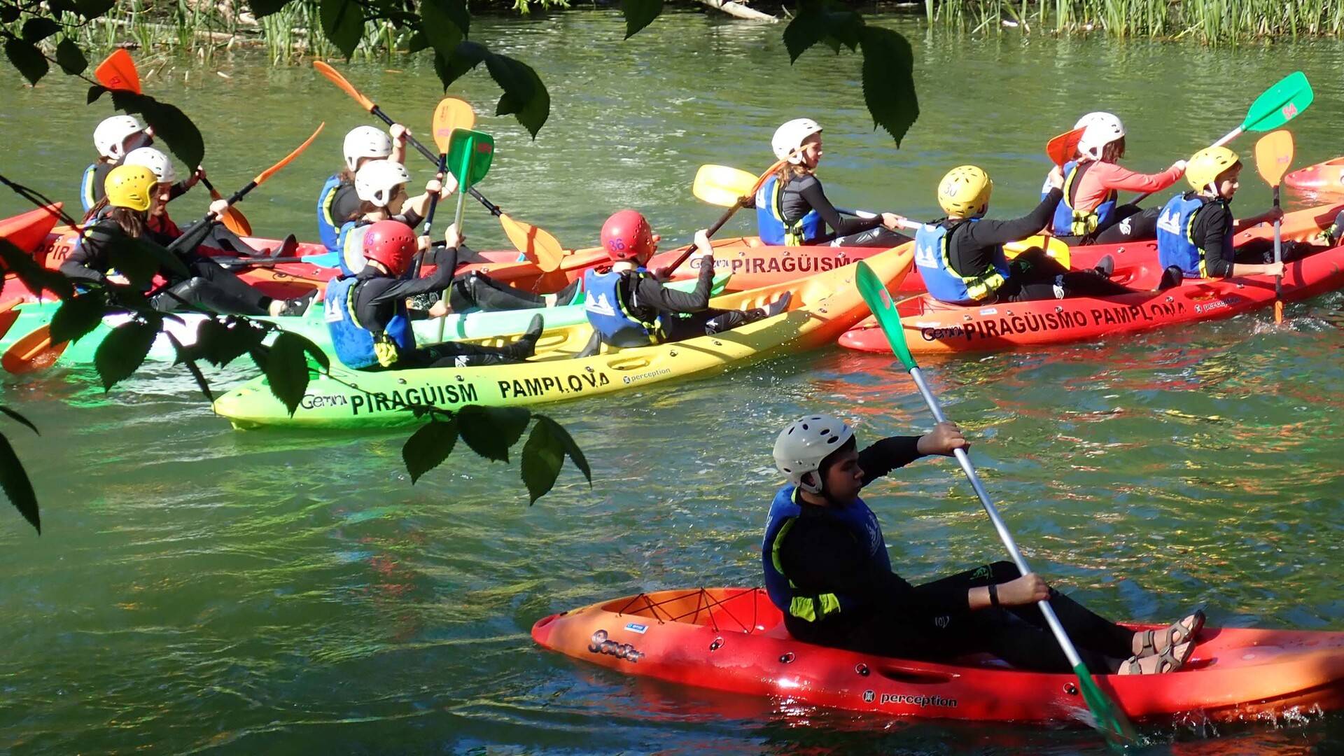 Kayak en el río Arga