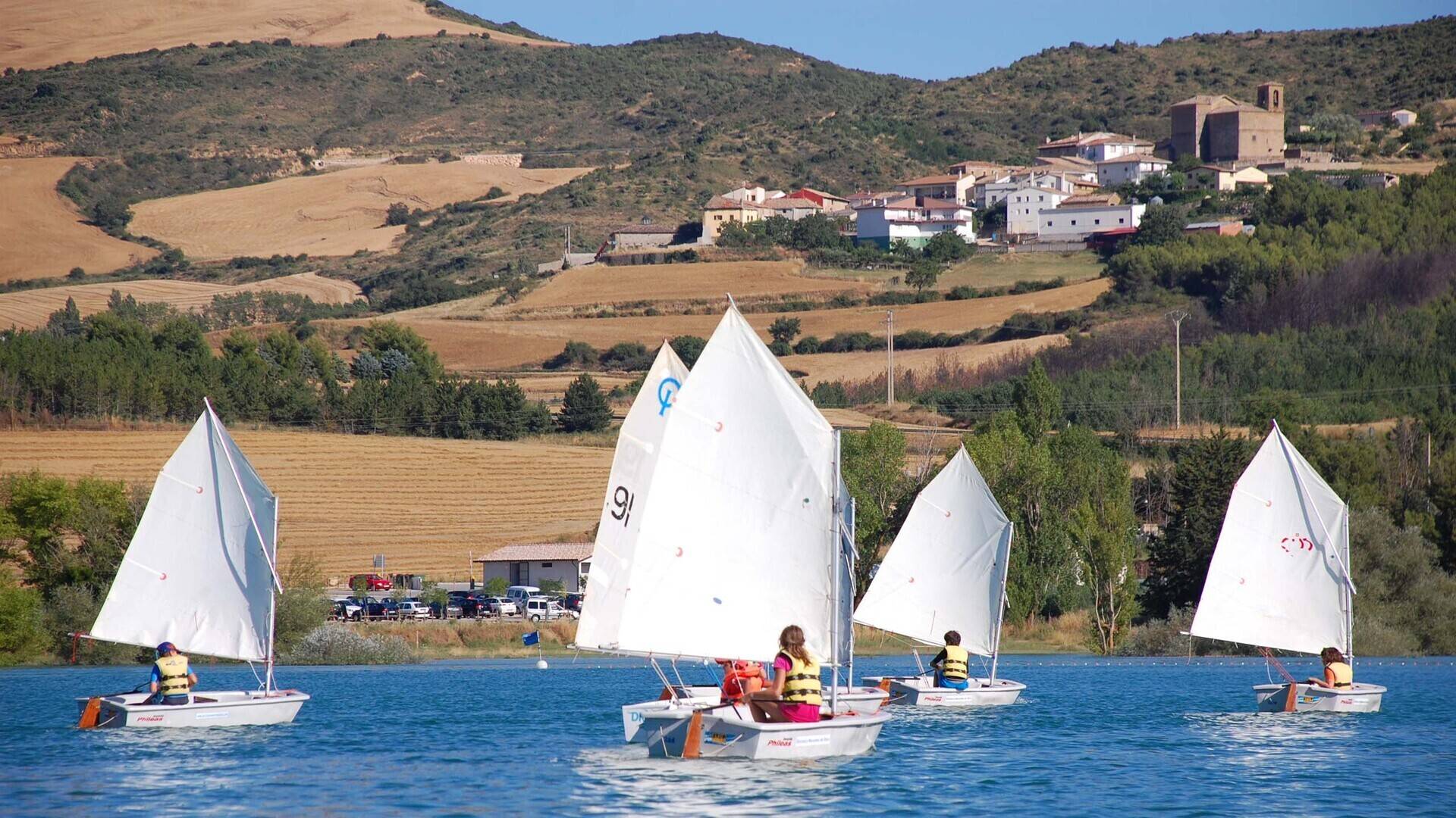 Sailing initiation and advanced courses
