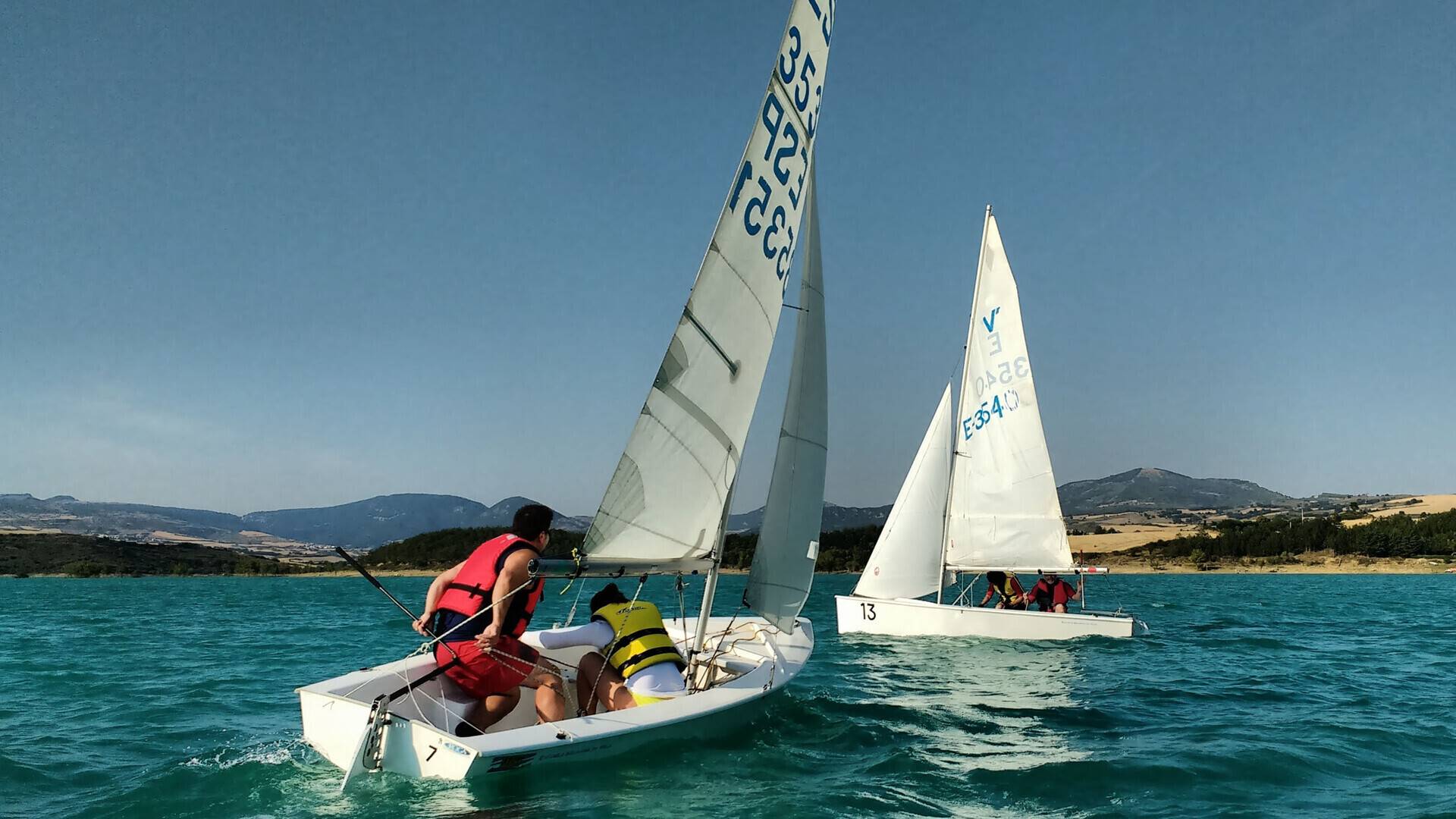 Sailing initiation and advanced courses
