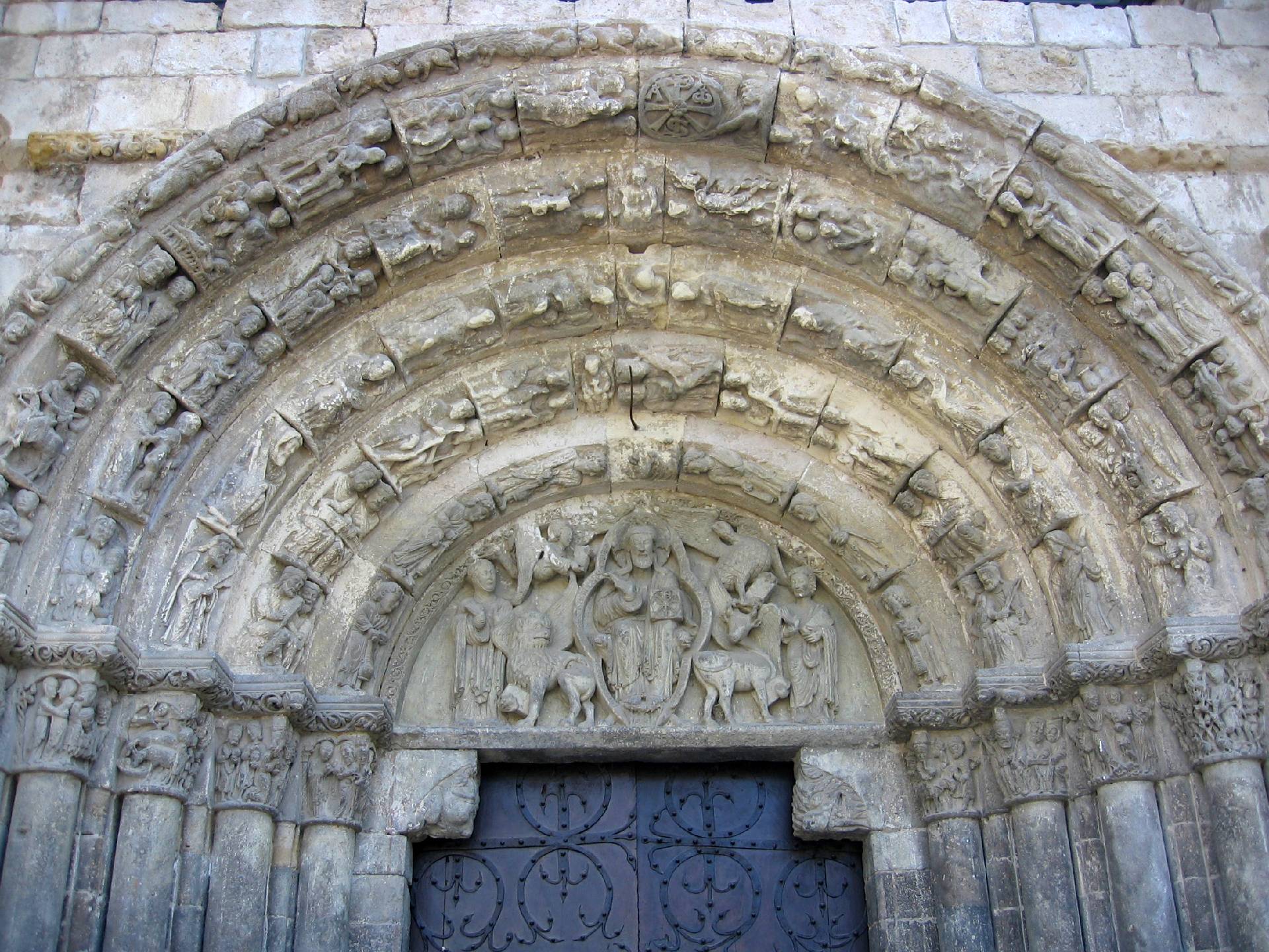 Detalle de la Portada de la Iglesia de San Miguel de Estella