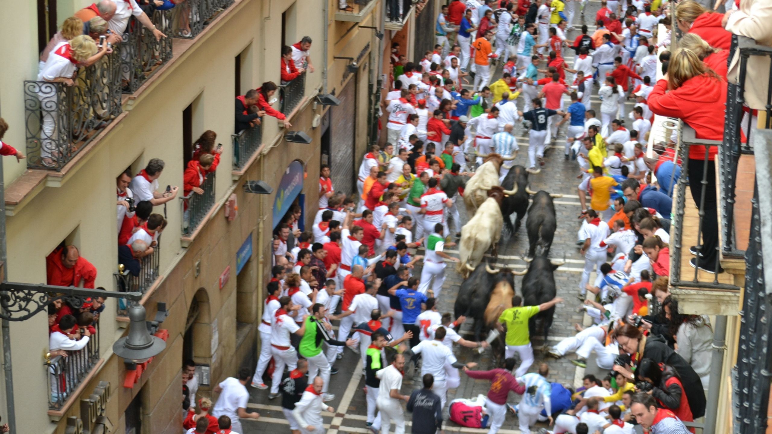 Experience the San Fermín bull running from a balcony
