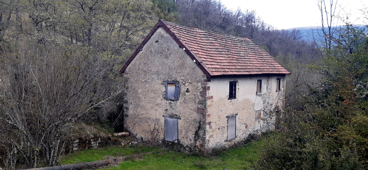 casa grande abandonada