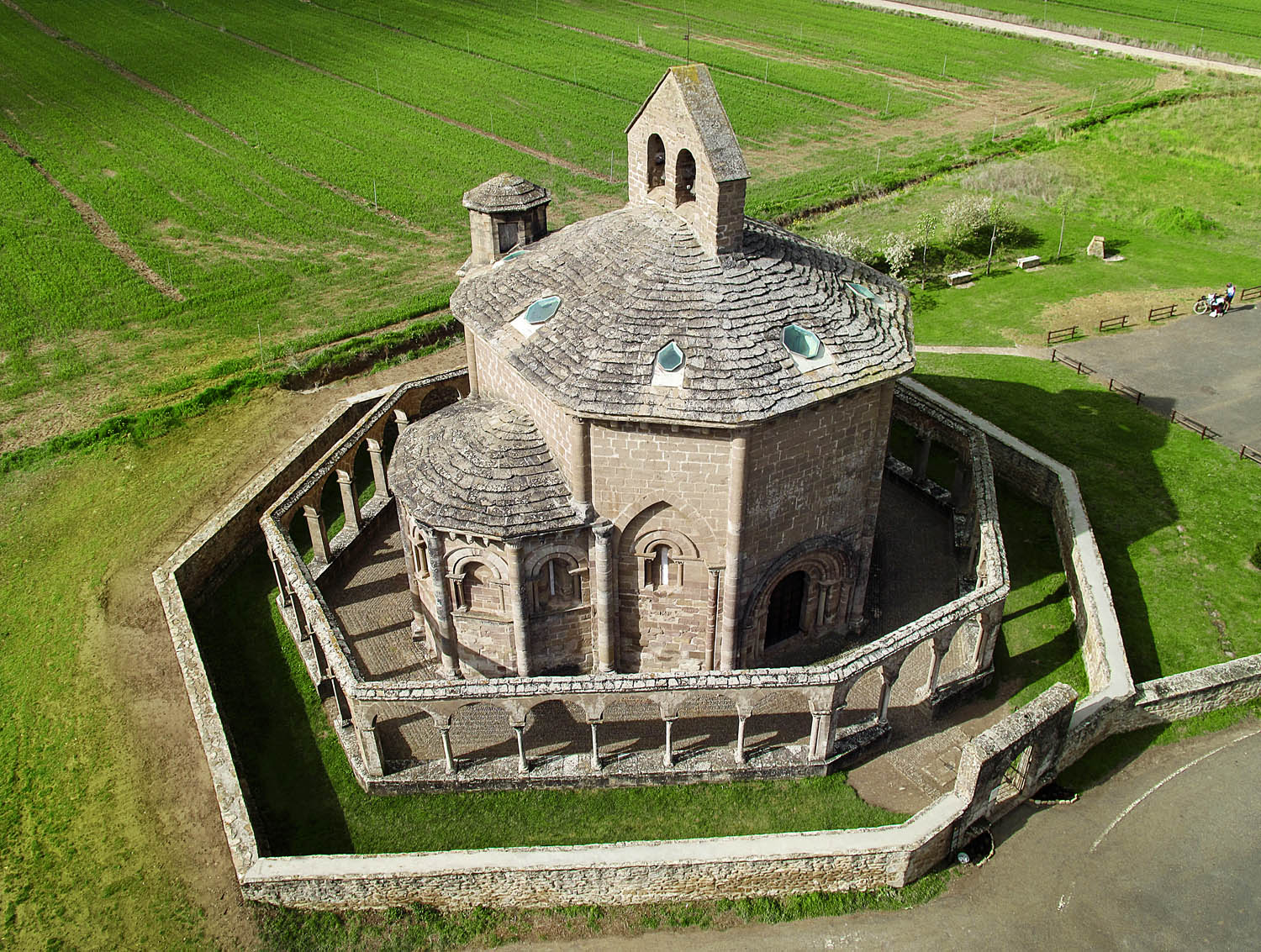 Vista aérea de Santa María de Eunate
