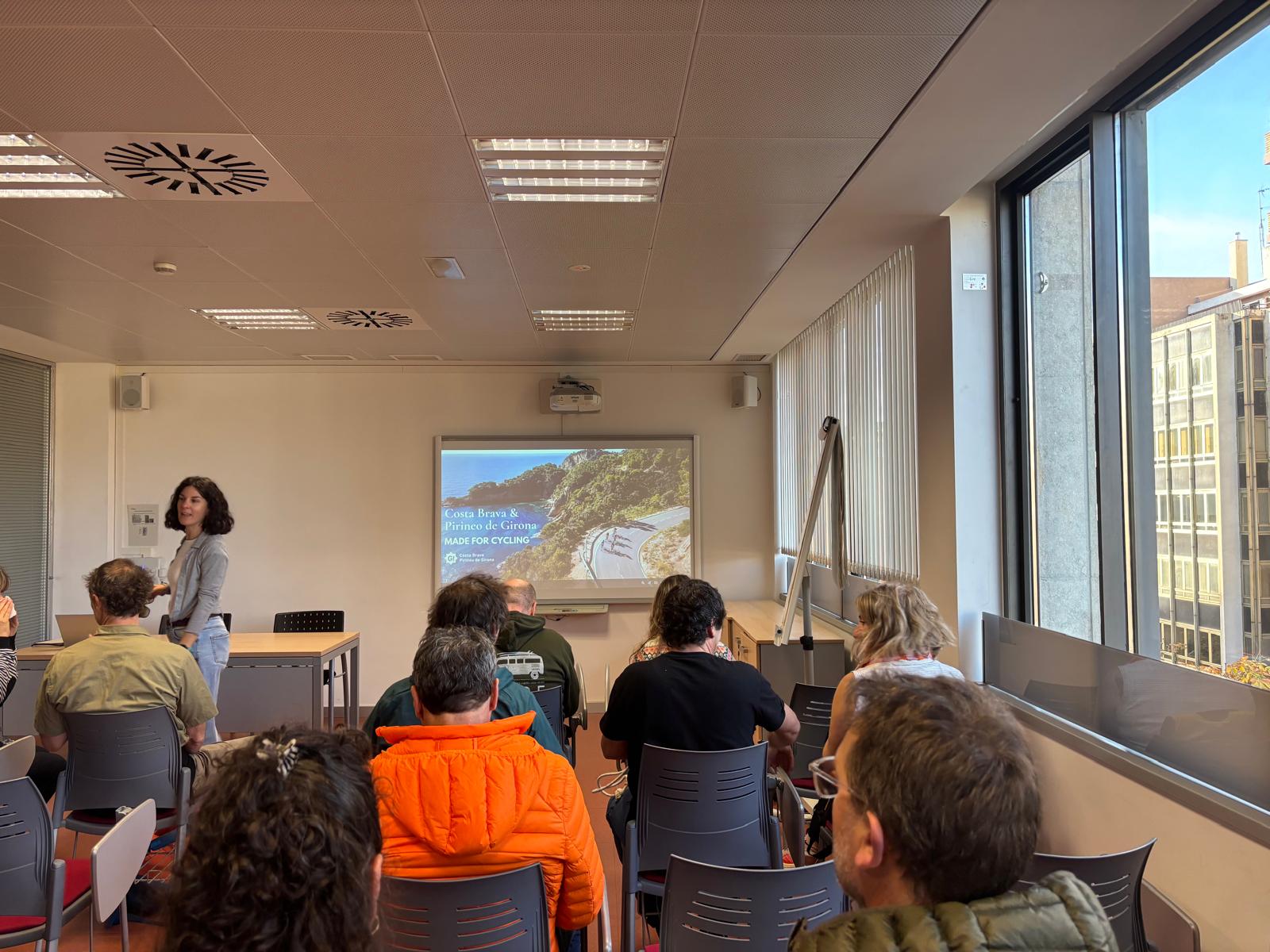 Representantes empresas cicloturísticas de Navarra participan en unas jornadas técnicas en Girona