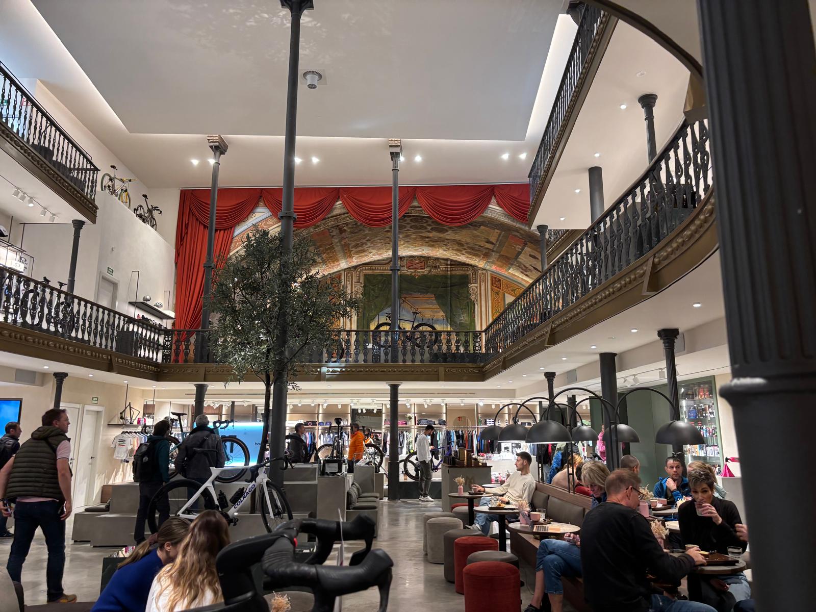 Representantes empresas cicloturísticas de Navarra participan en unas jornadas técnicas en Girona