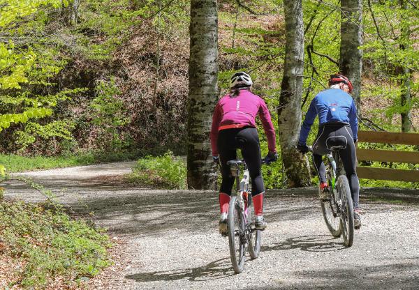 Pareja en bici por Irati