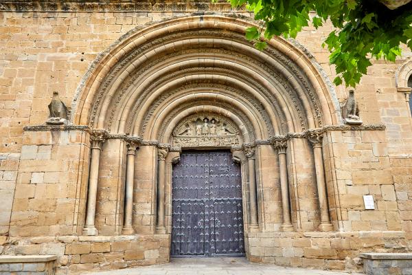 Puerta de la iglesia de San Pedro de Olite