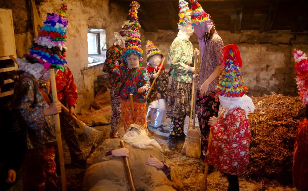 Vista aérea del pueblo de Ziga al atardecer
