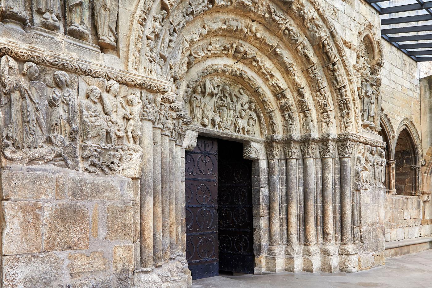 Portada de la iglesia de San Miguel de Estella