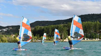 Windsurfingeko ikastaroak Allozko urtegian