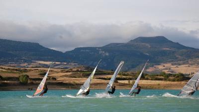 Windsurfingeko ikastaroak Allozko urtegian