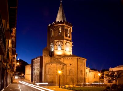 Santa Maria de Sangüesa at night