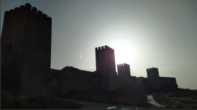 Guided night tour of the Fortified Enclosure of Artajona