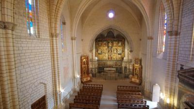 Viste de la forteresse d’Artajona et de l’Église de San Saturnino